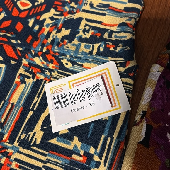 Lularoe NWT Cassie pencil skirt bundle 2 floral /geometric pull on wide waist XS - Picture 7 of 10